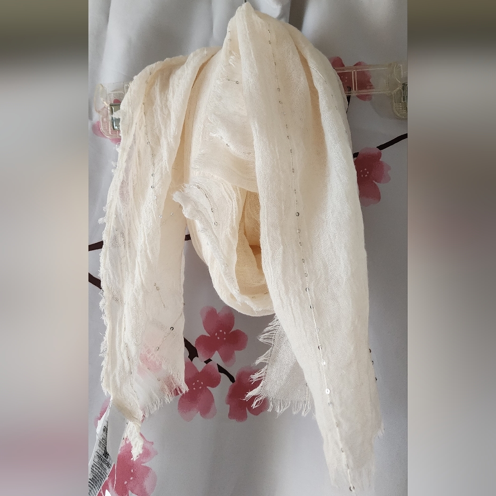 NWT GAP Women's Off White Cream Silver Sequin Scarf One Size 37X40"